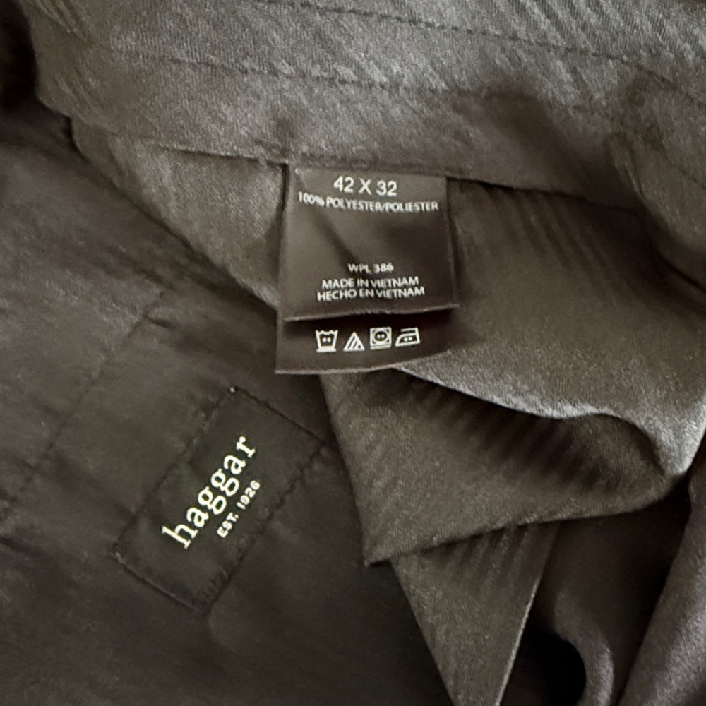 Haggar Classic Black Dress Pants for Men - Picture 2 of 3
